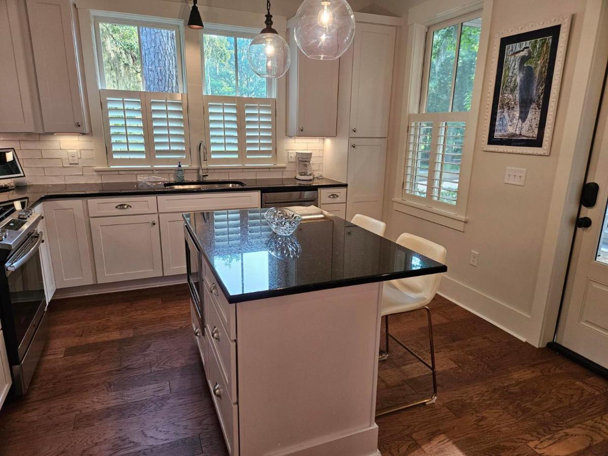 Low Country Cottage In Beautiful Habersham Beaufort Exterior photo